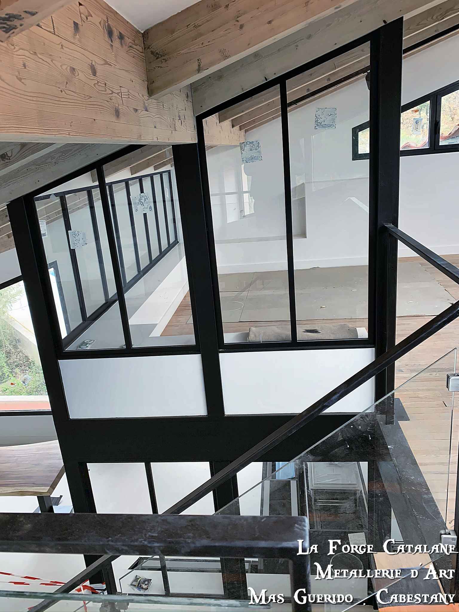 verriere fixe sur mezzanine vitrage clair forge catalane.jpg